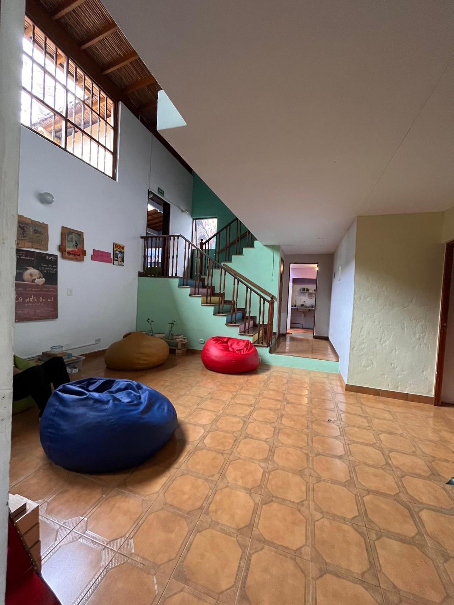 Yolo Hostal