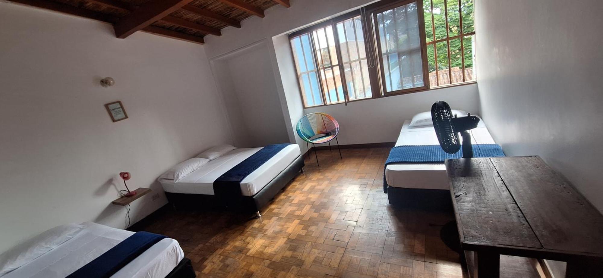 Yolo Hostal *